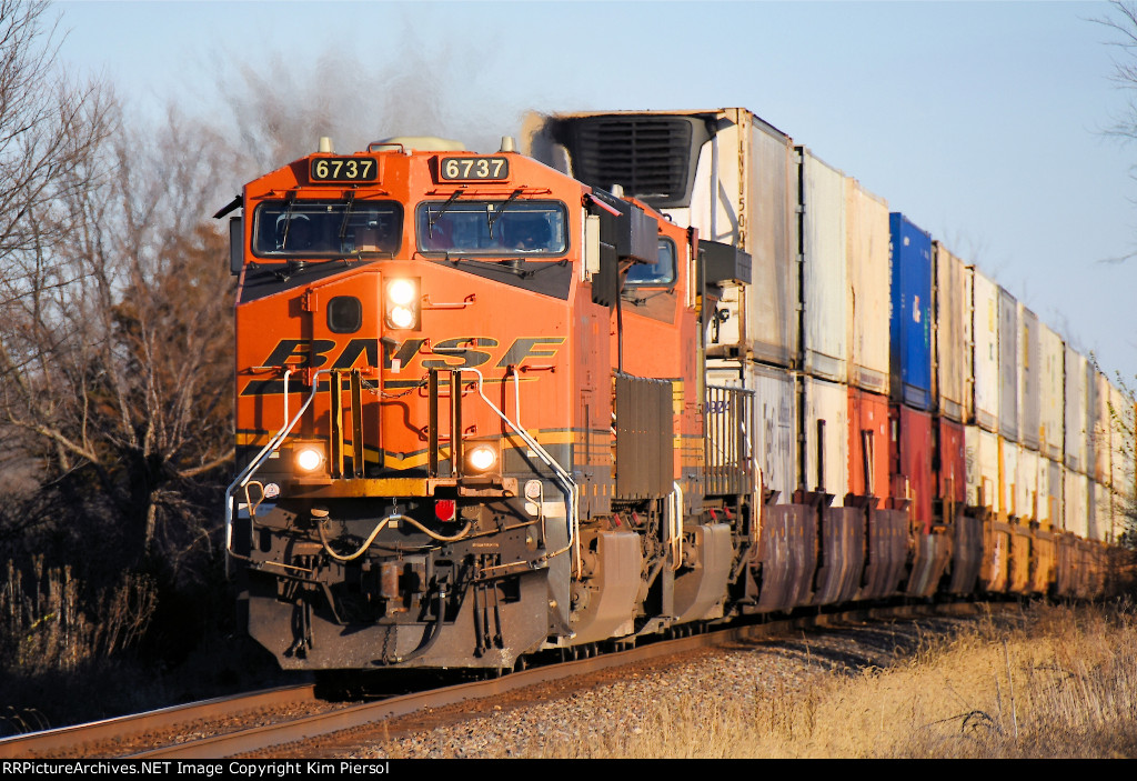 BNSF 6737